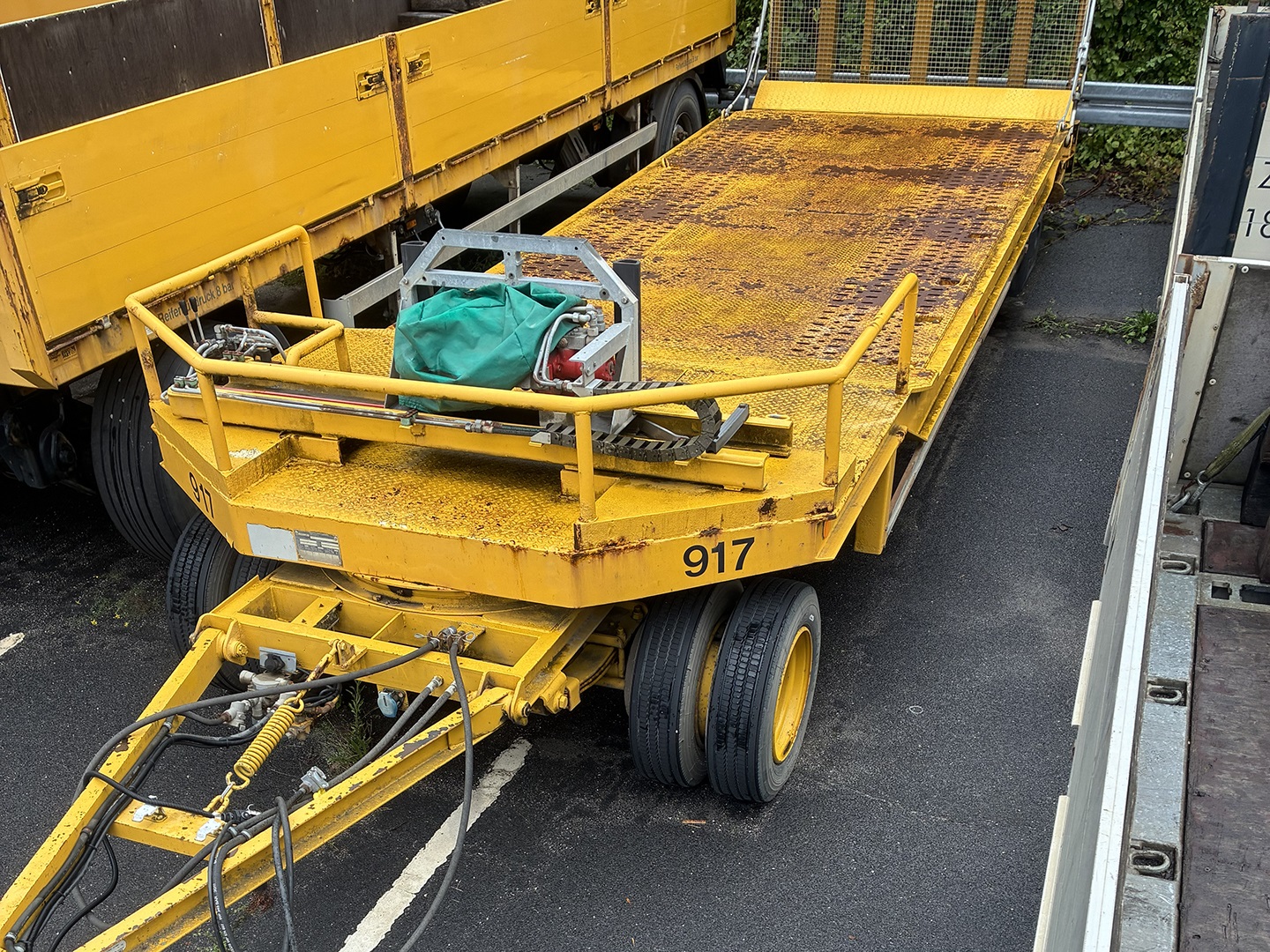 Tieflader MÜLLER MITTELTAL T2 & Transporter RENAULT Master L3H1